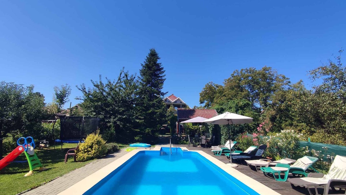 Balatonfoldvar Apartment | Holiday apartment with pool and playground
