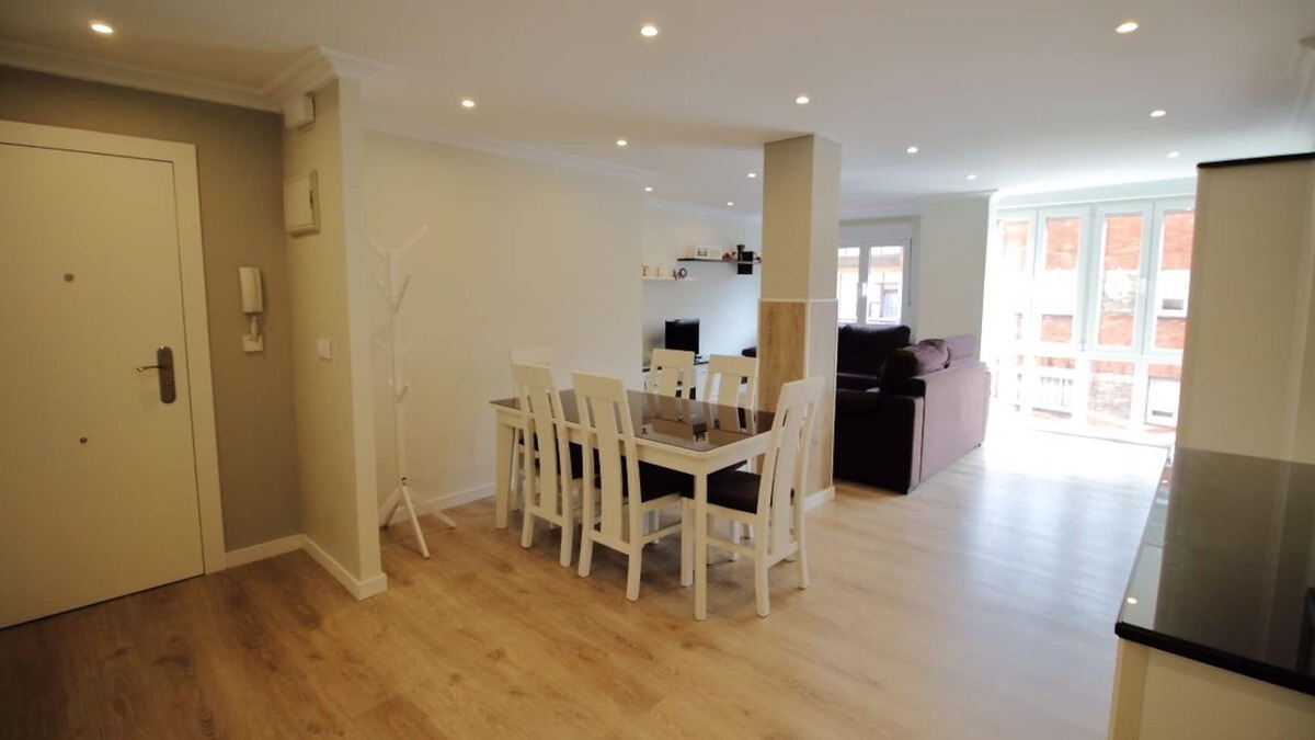 Gijon City Centre Condo | Holiday apartment 500 meters from the beach of San Lorenzo