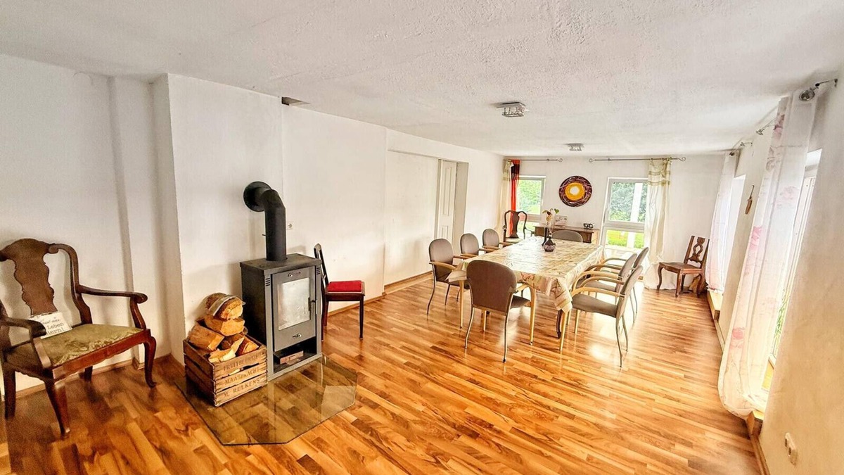 Burghaslach Apartment | Holiday Apartment '6 & 7' with Open Terrace and Wi-Fi