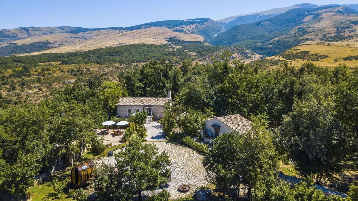 Abbateggio Apartment | Holiday apartment Abbateggio for 2 - 6 persons with 1 bedroom - Twin house