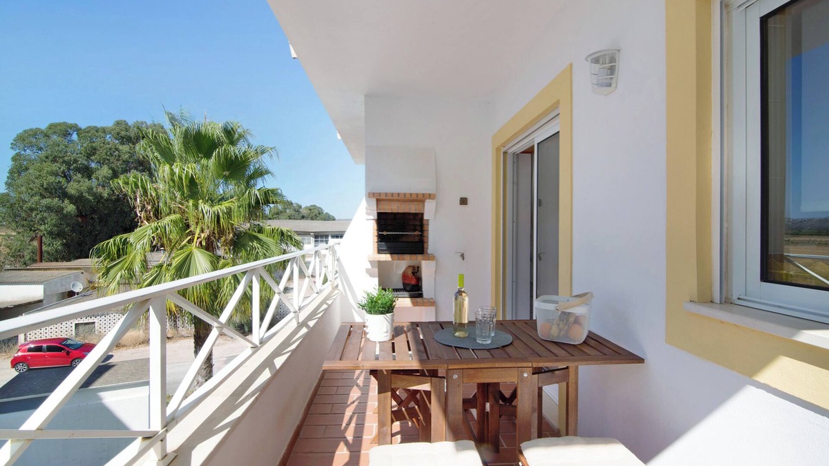 Alfa-Mar Apartment | Holiday Apartment 'AE Flat Falesia' with Pool, 2 Private Balconies & Wi-Fi