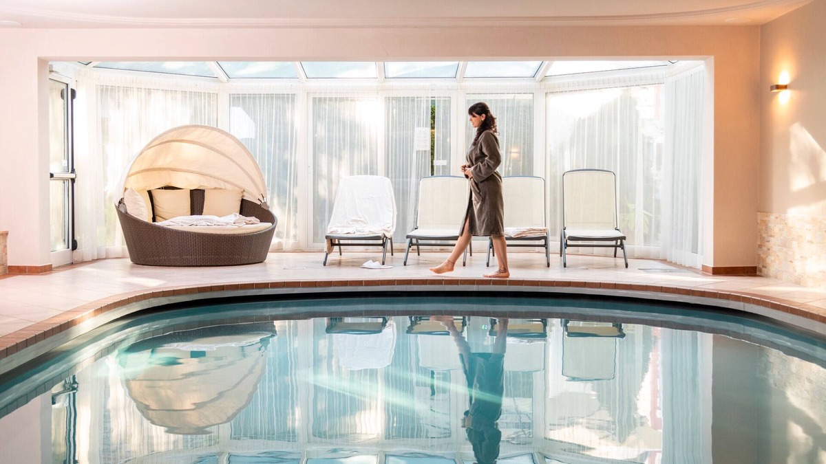 Saltusio Apartment | Holiday Apartment "Alpenhof Lodge Butterblume iii" with Mountain View, Pool & Sauna