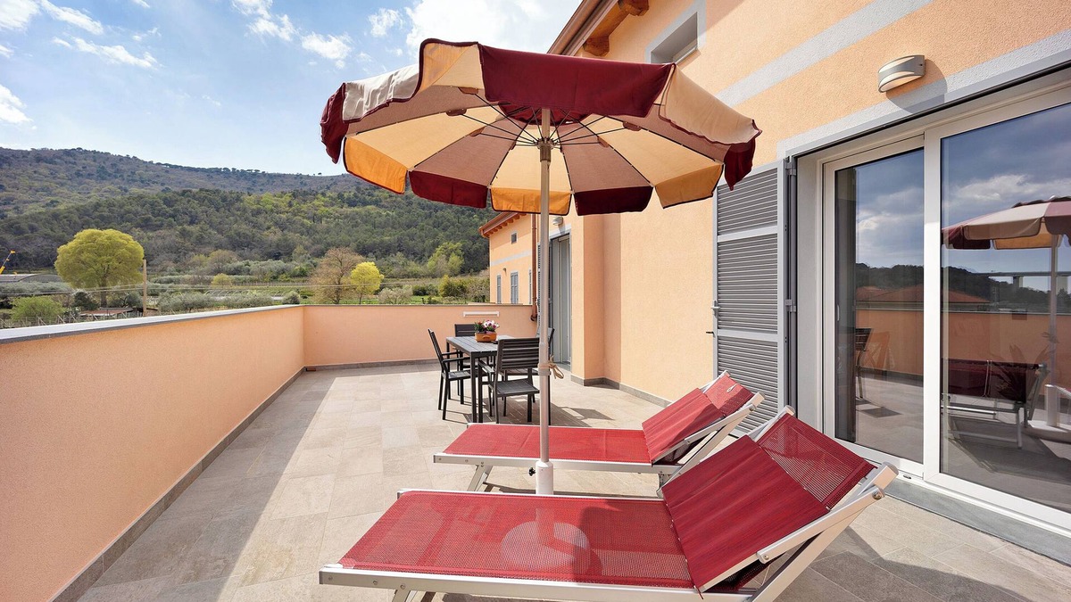 Andora Apartment | Holiday Apartment "Antichi Ricordi - Le Giare" with 2 Balconies, Shared Pool & Wi-Fi