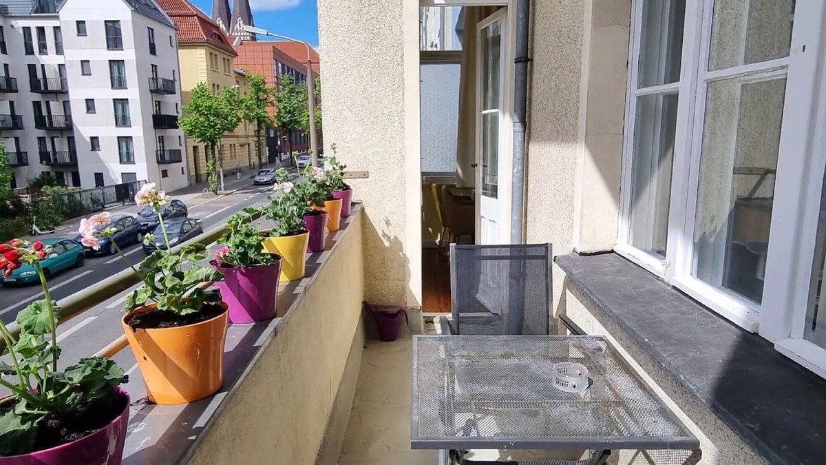 Lichtenberg Apartment | Holiday Apartment "Balkon Flat In Berlin" with Balcony & Wi-Fi