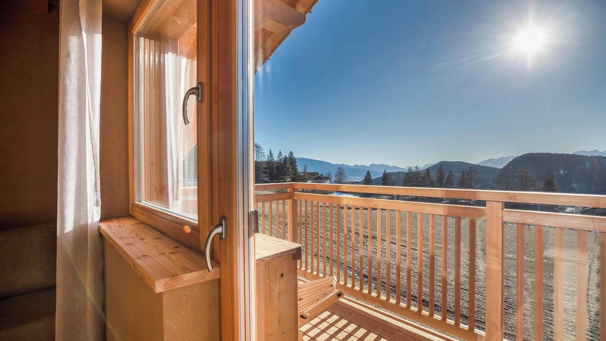 Senale San Felice Apartment | Holiday Apartment "Brugghof Lärche" with Mountain View, Garden, Balcony & Wi-Fi