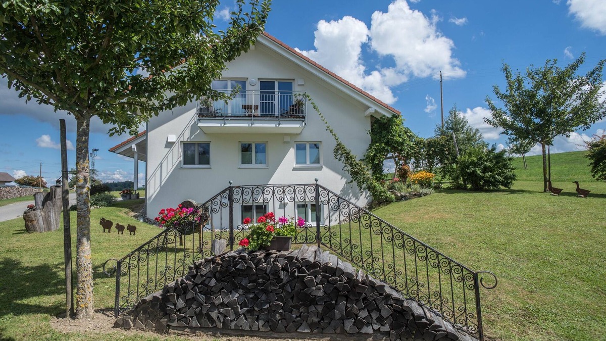 Neukirch Apartment | Holiday Apartment "Buche" with Wi-Fi, Mountain View, Terrace & Garden