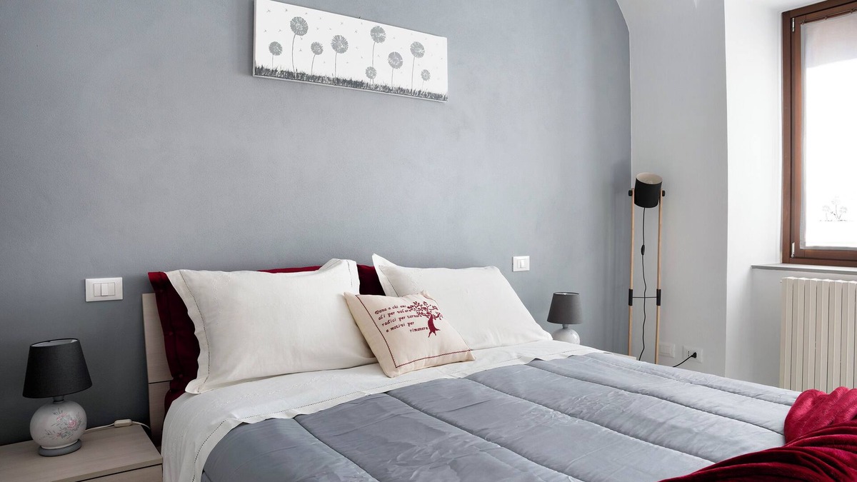 Guarene Apartment | Holiday Apartment "Casa Vacanze La Porta in Piazza" with Terrace