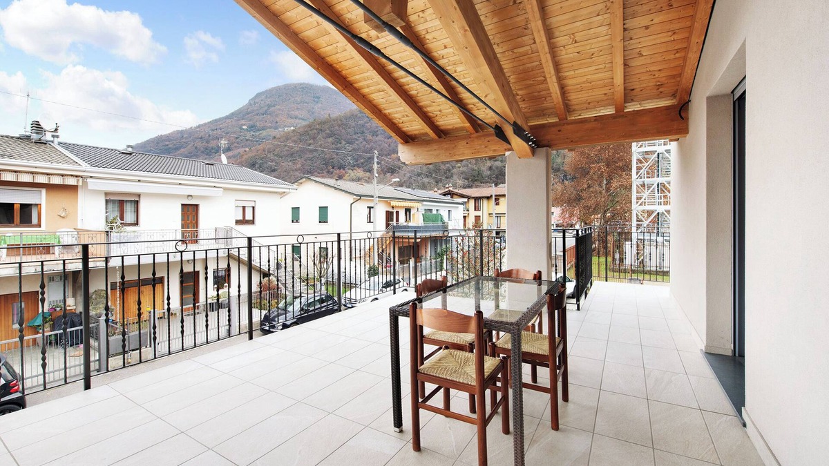 Pisogne Apartment | Holiday Apartment "Casa Tovini" with Mountain View, Terrace & Wi-Fi