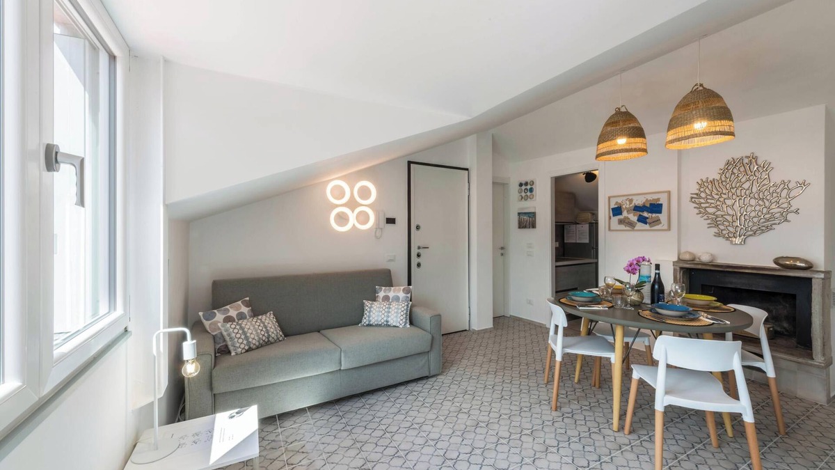 Lierna Apartment | Holiday Apartment Casa Royale Appartamento Aria with Lake, and Mountain View, Wi-Fi, A/C