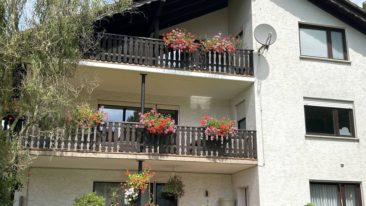 Bad Wildungen Apartment | Holiday Apartment "Zur Schönen Aussicht" with Mountain View, Balcony and Wi-Fi