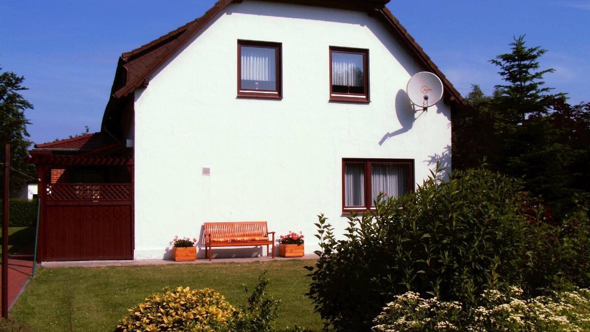 Misselwarden Apartment | Holiday apartment Dorum-Neufeld for 1 - 6 persons with 3 bedrooms - Twin house