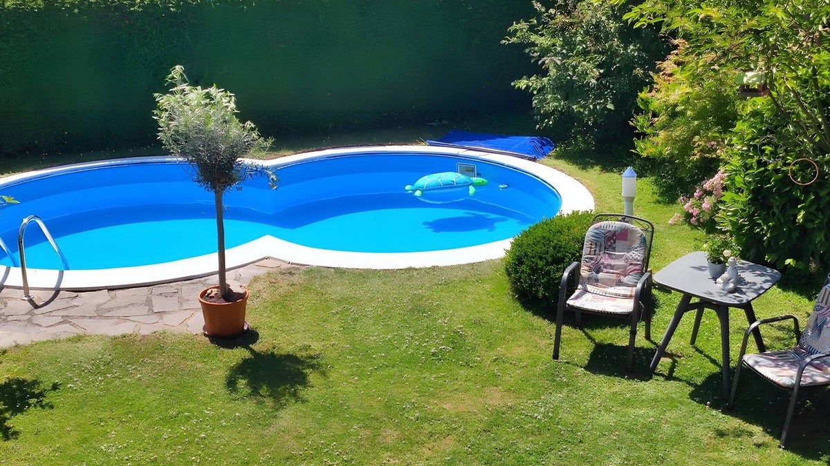 Welschneudorf Apartment | Holiday Apartment 'Uschi' with Pool, Shared Garden and Wi-Fi