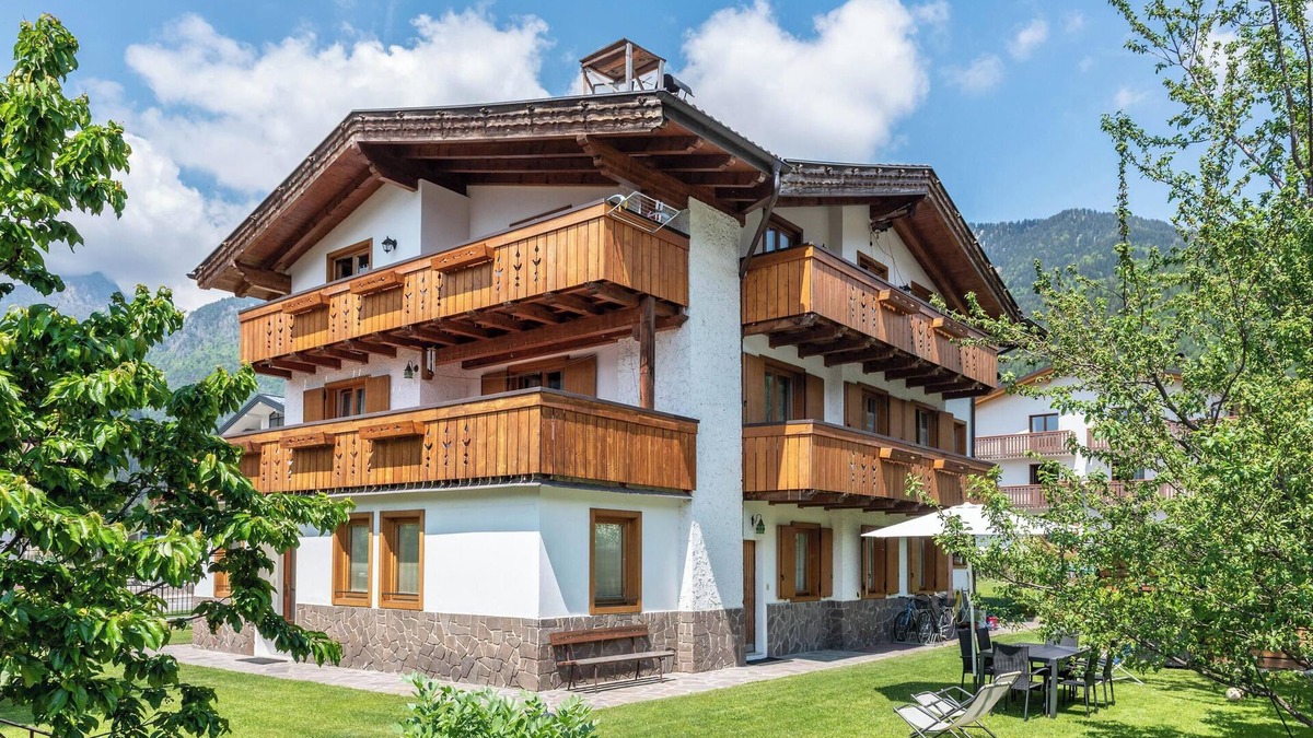 Pinzolo Apartment | Holiday Apartment "Dolomiti di Brenta" with Mountain View, Garden & Wi-Fi