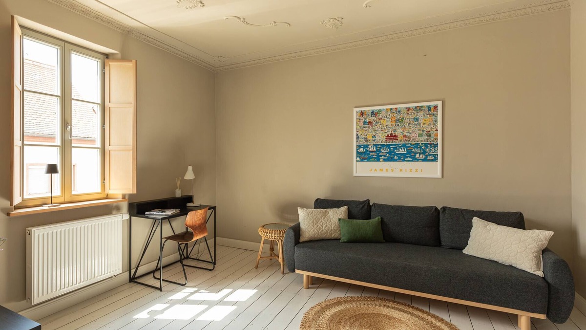Grossostheim Apartment | Holiday Apartment 'Eckhaus - Fireplace' with Shared Area (Courtyard) and Wi-Fi