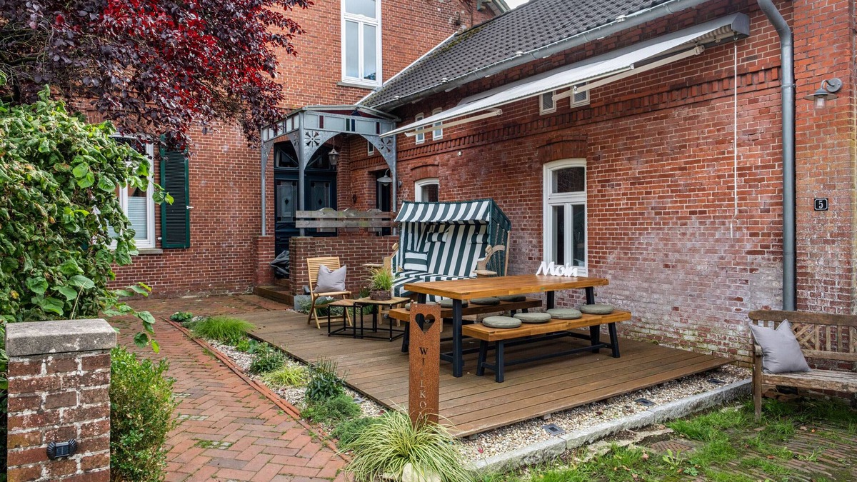Sandstedt Apartment | Holiday Apartment 'Ebbe' with Shared Garden & Wi-Fi incl. towels