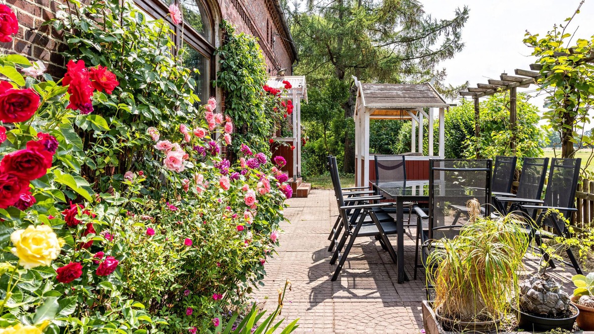 Bleckede Apartment | Holiday Apartment "Elbtalquartier Im Grünen" with Shared Terrace, Shared Garden & Wi-Fi