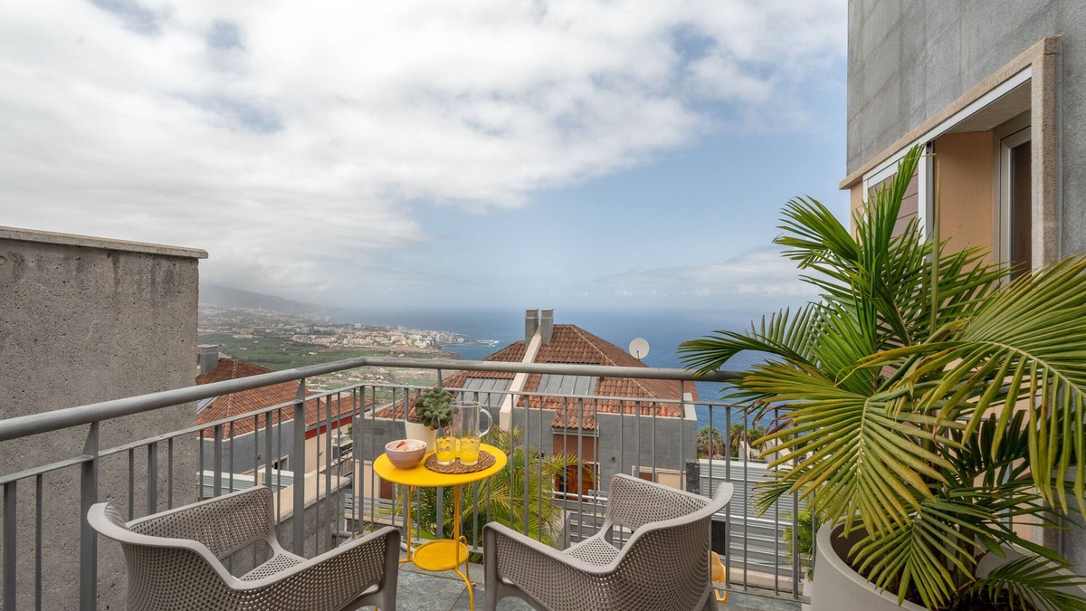 Santa Ursula Apartment | Holiday Apartment 'Ático Mirador De Humboldt' with Sea View, Private Terrace and Wi-Fi