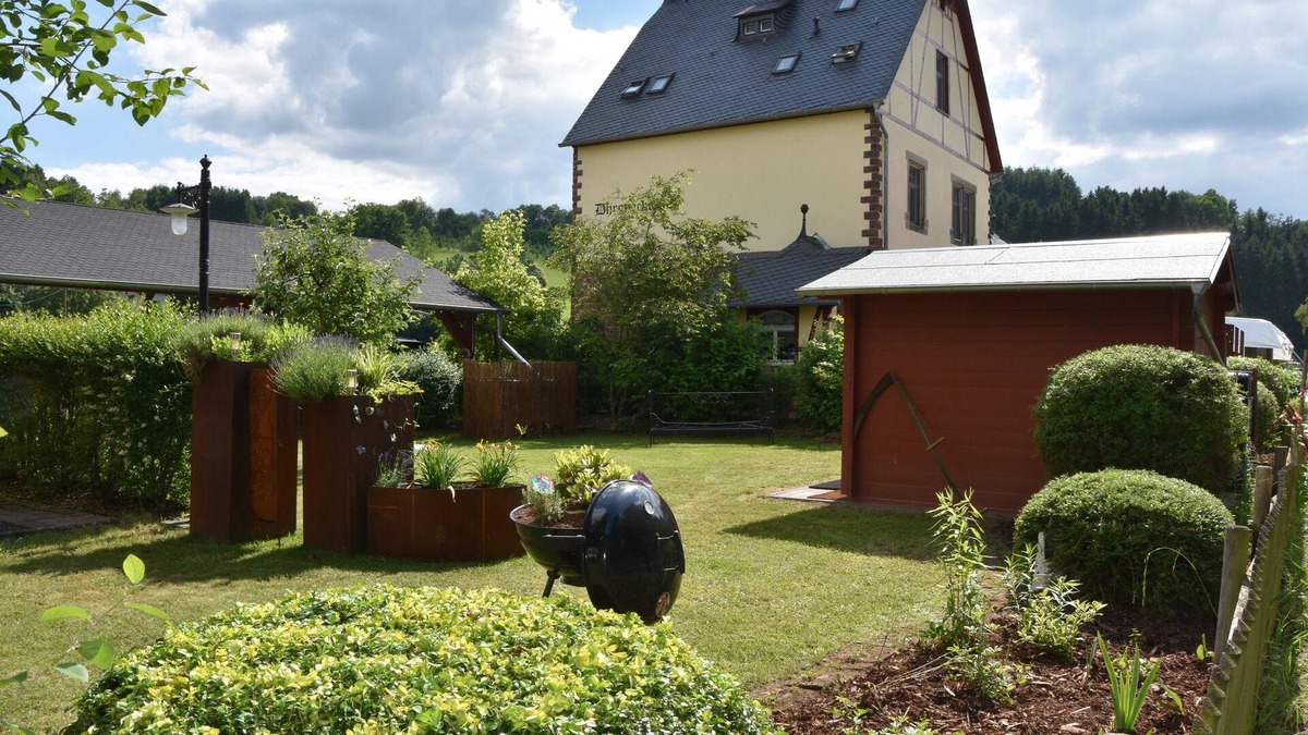 Dhronecken Apartment | Holiday apartment "Falkennest" - living in a listed roof structure