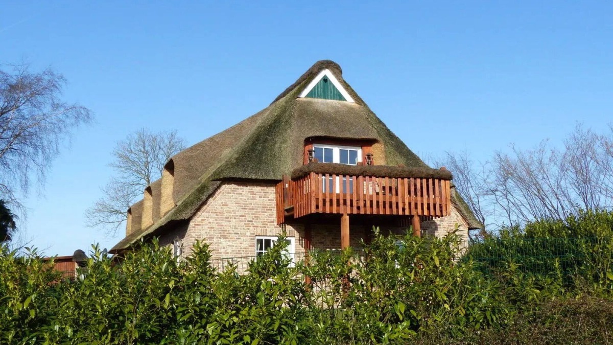 Wennbuttel Apartment | Holiday Apartment 'Felderblick Oben' with Private Garden, Balcony and Wi-Fi