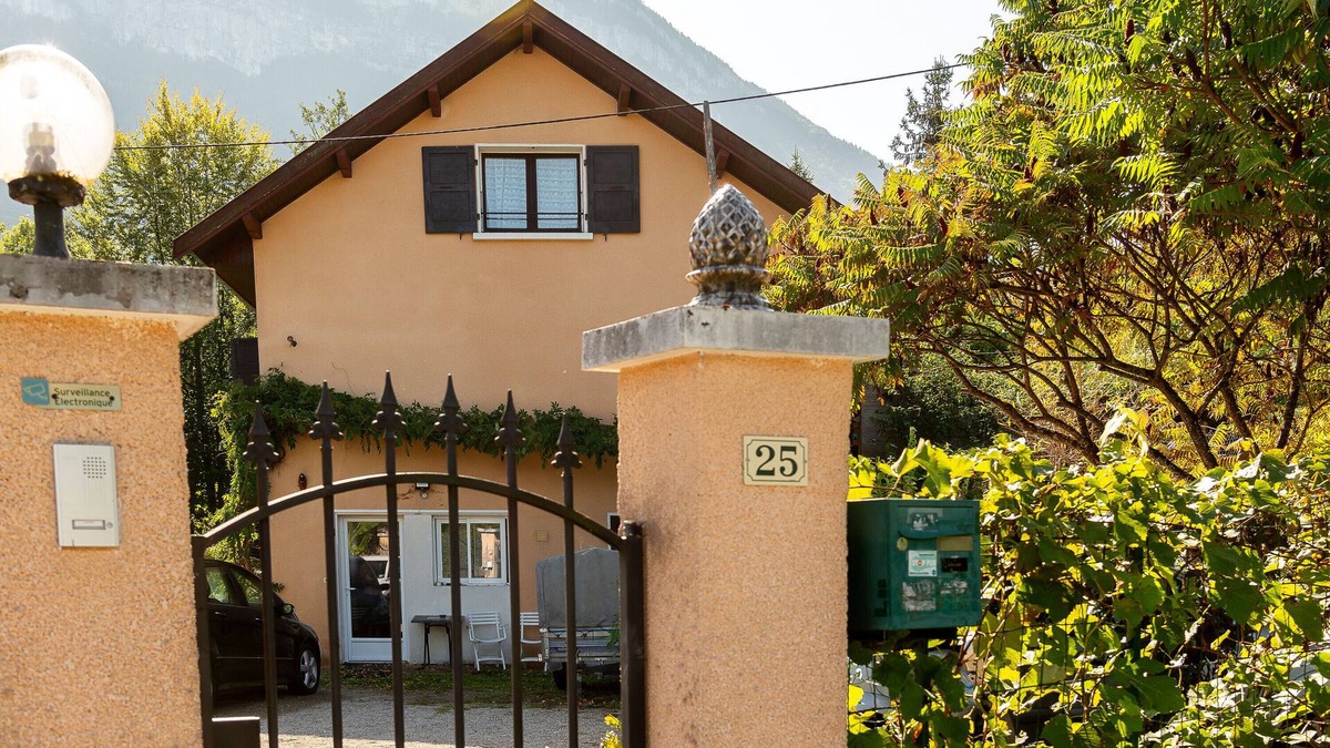 Lepin-le-Lac Apartment | Holiday Apartment "Du Haut" with Mountain View