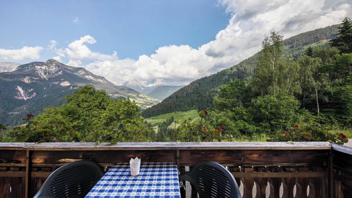 Cornedo All'isarco Apartment | Holiday Apartment "Grödnerhof - Peter" Mountain View, Wi-Fi, Terrace & Balcony