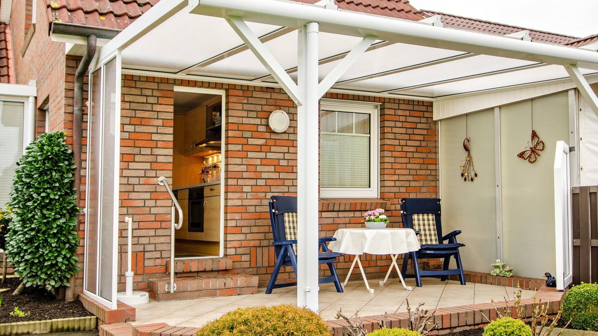 Riepe Apartment | Holiday Apartment "Gerken Amselnest" with Private Terrace, Private Garden and Wi-Fi