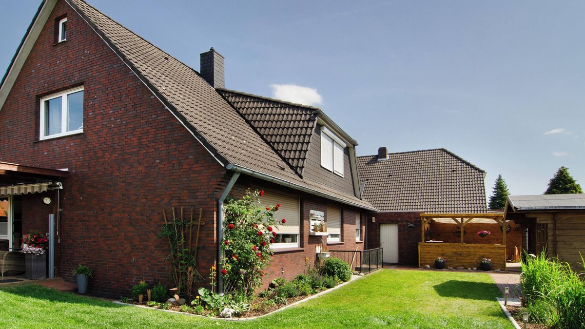 Zetel Apartment | Holiday Apartment 'Goesmann' with Private Terrace and Wi-Fi