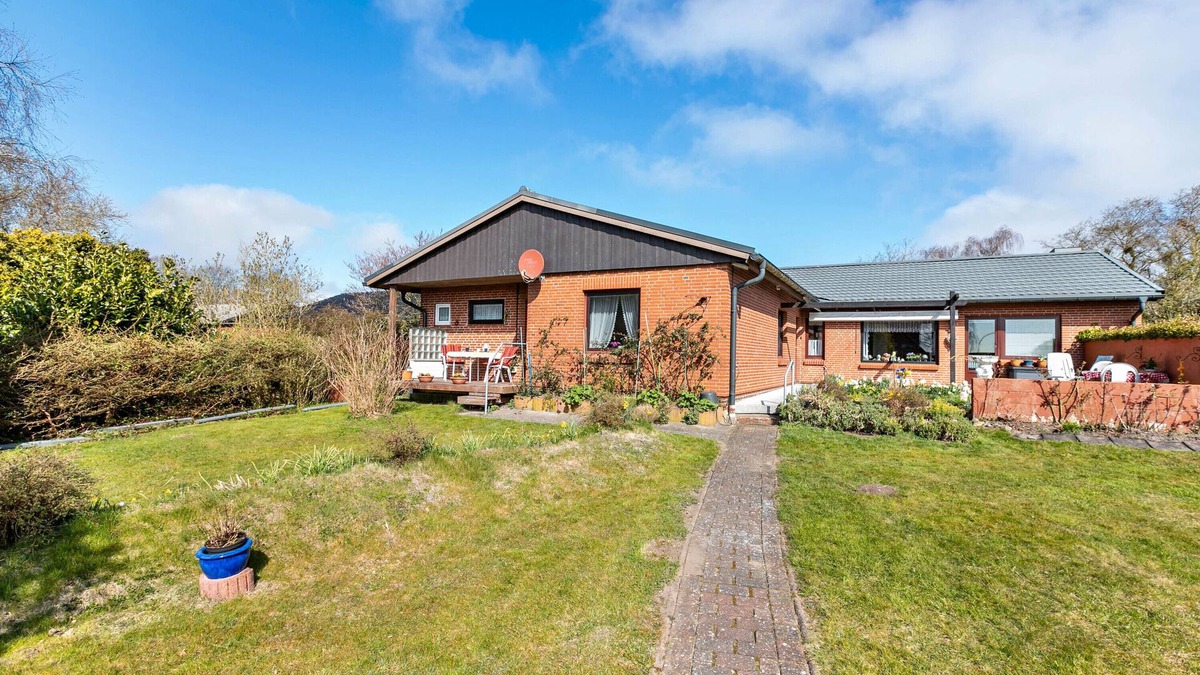 Ladelund Apartment | Holiday Apartment 'Grenznah Garten Ruhig' with Private Terrace, Garden and Wi-Fi