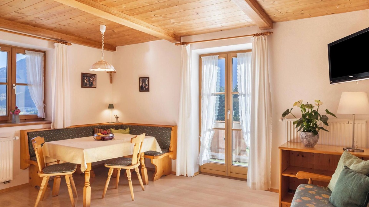 Jachenau Apartment | Holiday Apartment Guffertblick with Mountain View, Wi-Fi