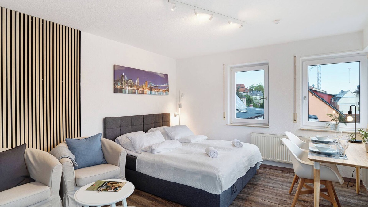 Pforzheim Apartment | Holiday Apartment 'Hübsche Wohnung" with Balcony & Wi-Fi