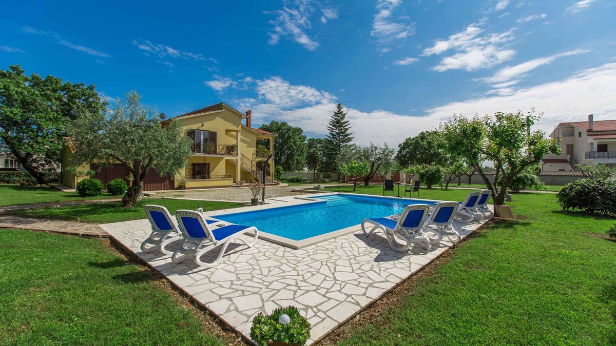 Susnjici Apartment | Holiday apartment with pool near Porec
