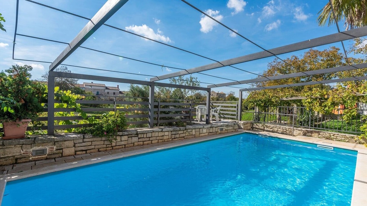 Peresiji Apartment | Holiday apartment Peresiji AUA with shared pool