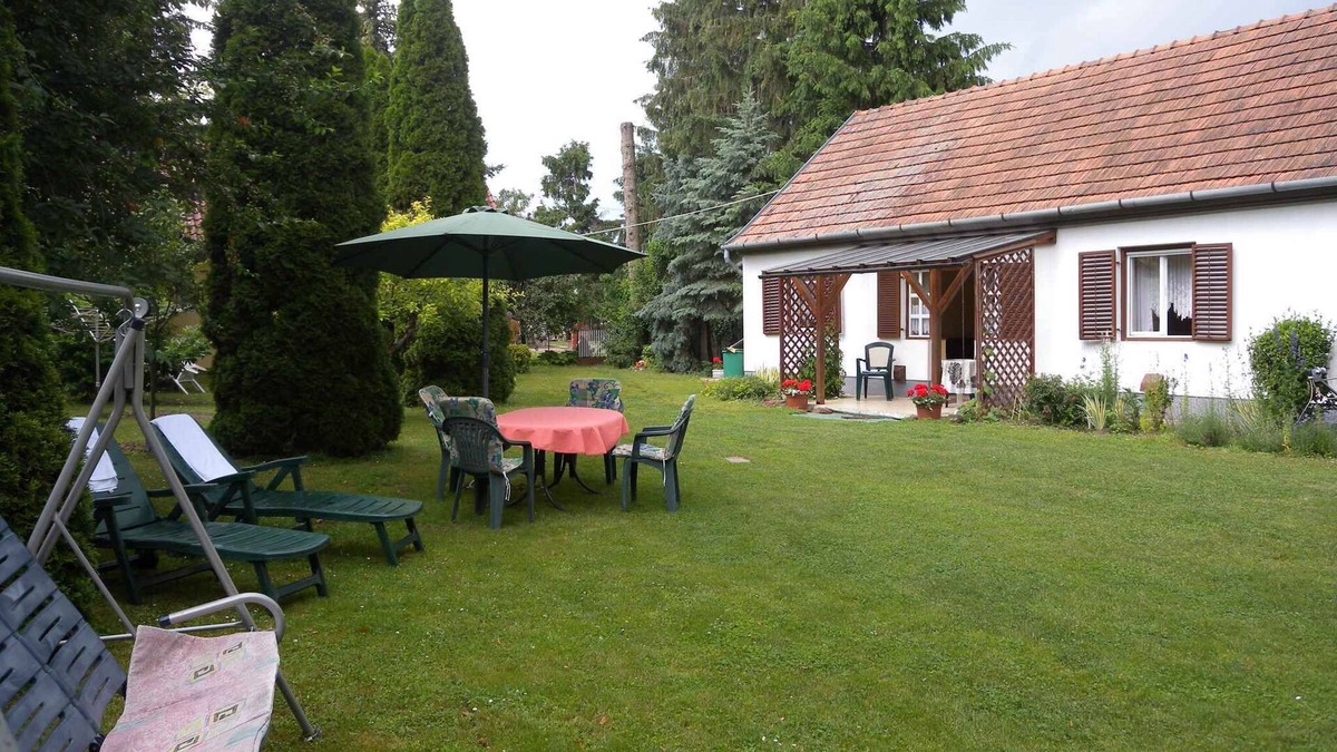 Balatonbereny Apartment | Holiday apartment with garden