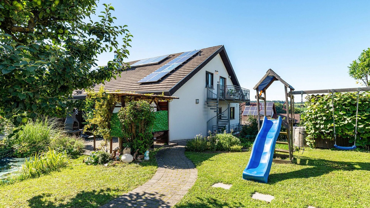 Menzingen Apartment | Holiday Apartment "Hügelblick Oase" with Shared Garden, Balcony & Wi-Fi
