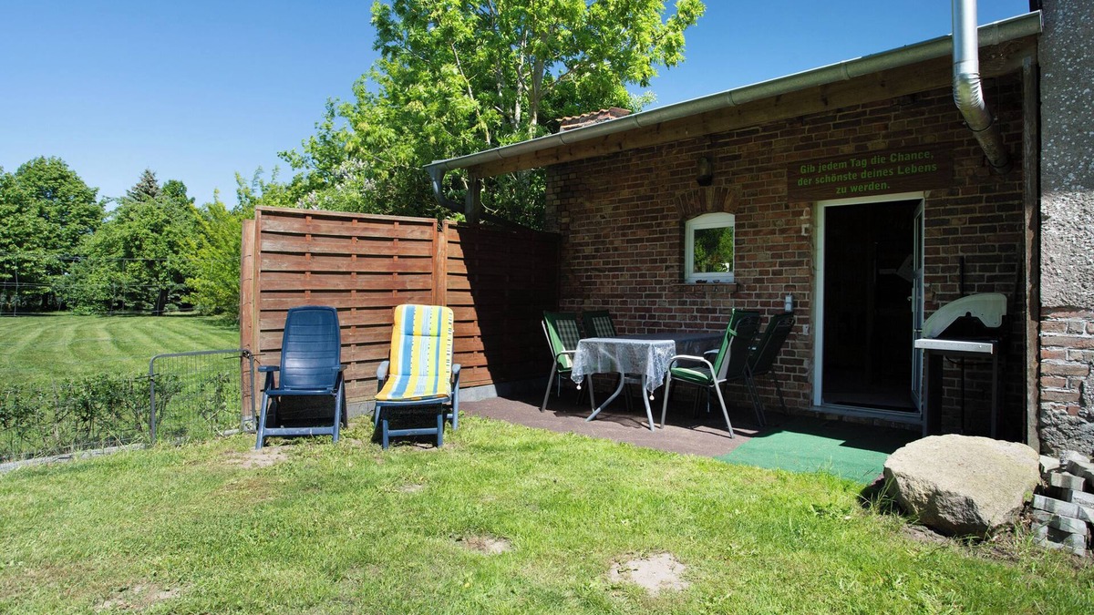 Loitz Apartment | Holiday Apartment 'Julenhof' with Private Terrace, Private Garden and Wi-Fi