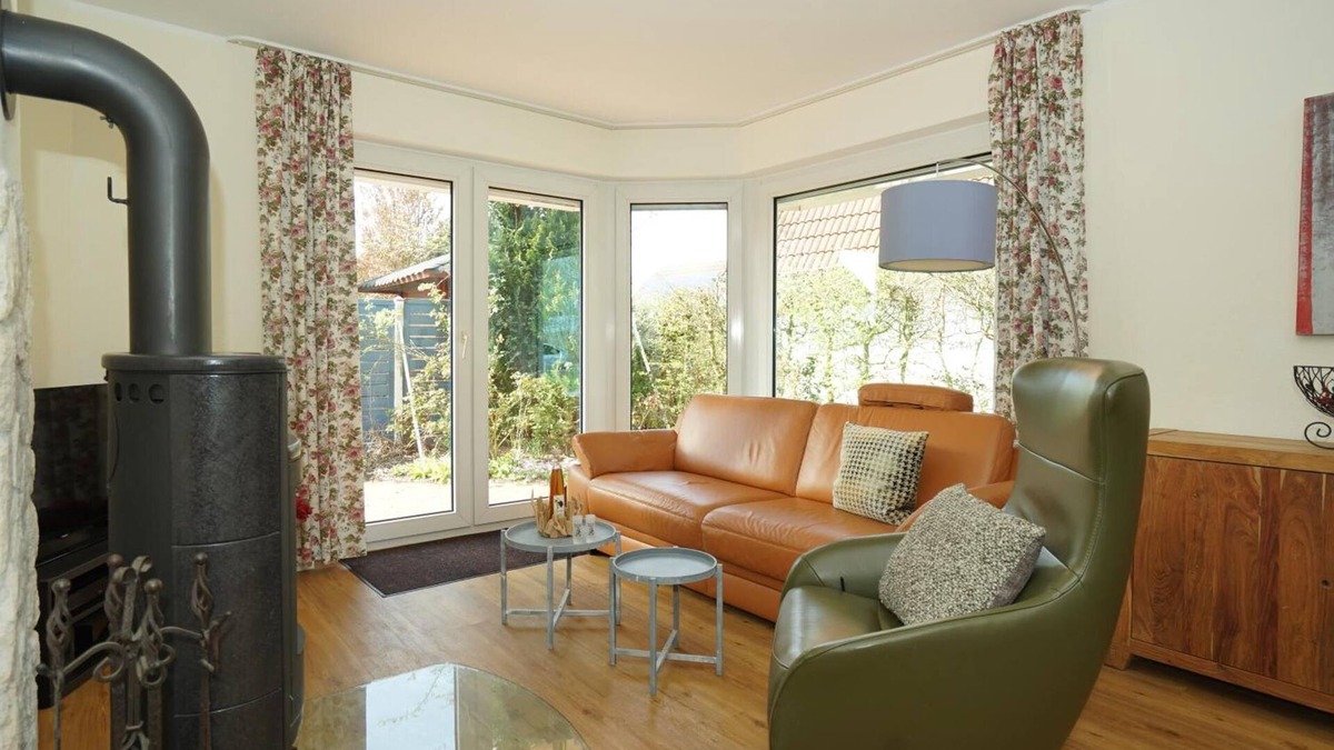 Cappel-Neufeld House | Holiday Apartment "Kiebitz Mit Sauna" with Private Terrace, Private Garden & Wi-Fi
