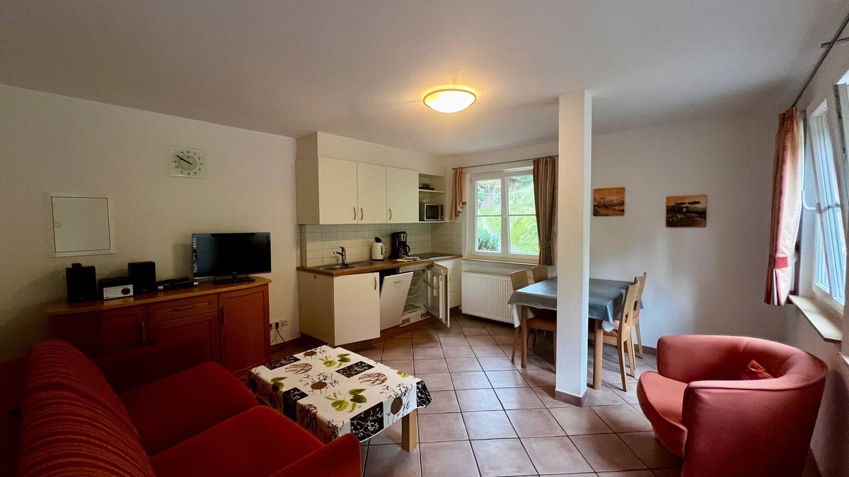 Kirnbach Apartment | Holiday Apartment 'Kirschblüte' with Mountain View, Shared Pool and Wi-Fi