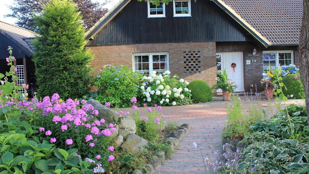 Varel House | Holiday apartment Klus for 1 - 5 persons with 3 bedrooms - Holiday house