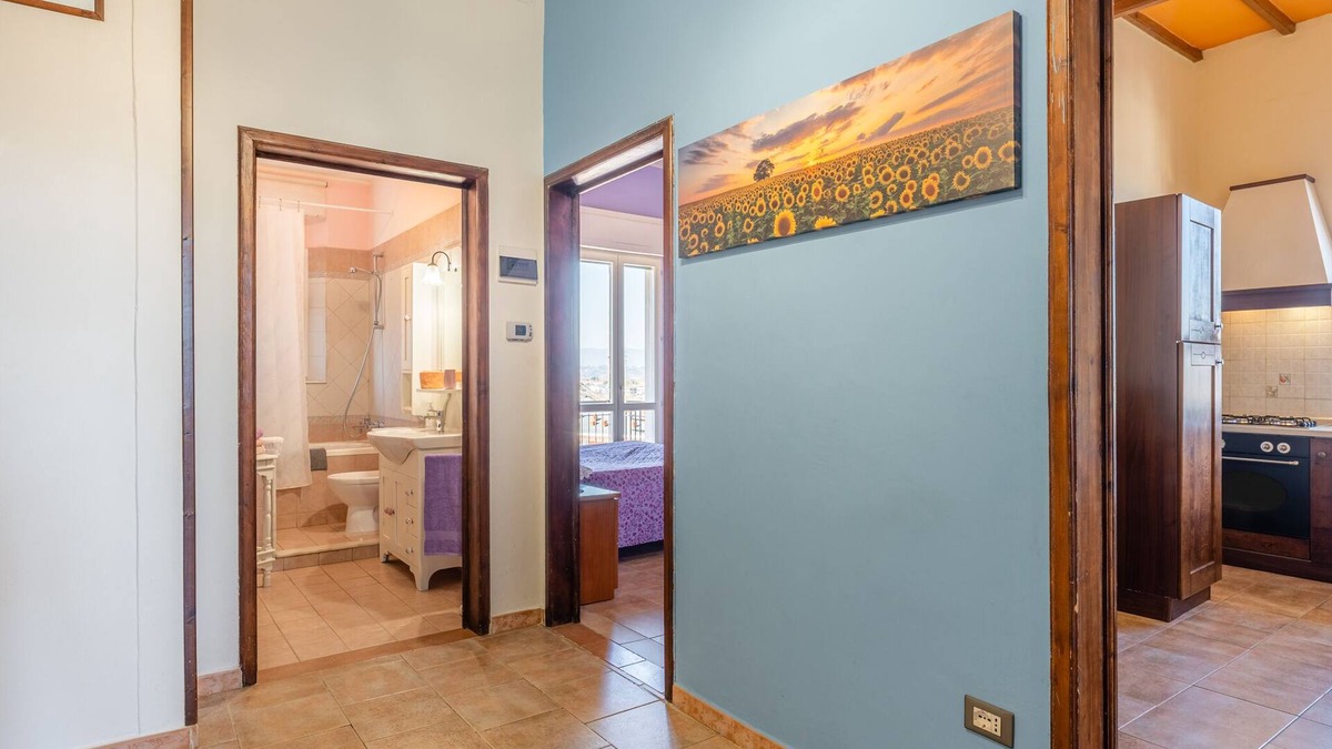San Romano Apartment | Holiday Apartment "La Sosta" with Terrace & Wi-Fi