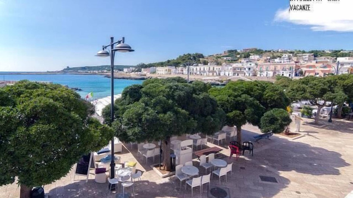 Santa Maria al Bagno Apartment | Holiday Apartment La Piazzetta - beachfront
