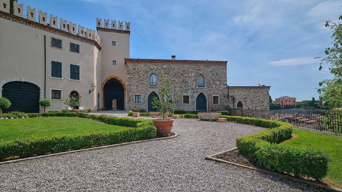 Cola Other | Holiday apartment Lazise for 1 - 6 persons with 1 bedroom - Castle