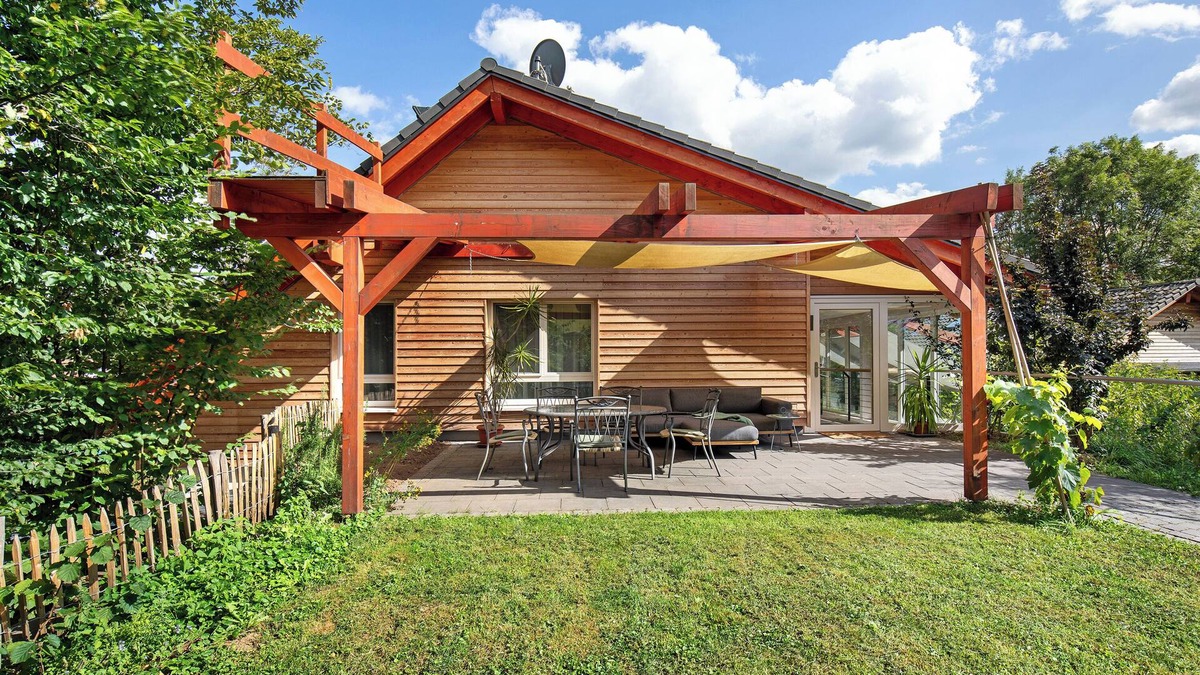 Herbstein Apartment | Holiday Apartment "Leben Am Weinberg" with Shared Terrace, Shared Garden & Wi-Fi
