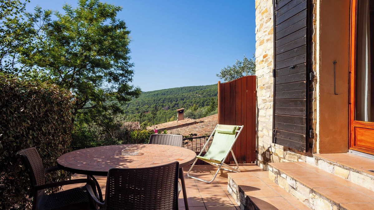 Ceyreste Apartment | Holiday Apartment "Les Cigales" with Mountain View, Private Garden & Wi-Fi