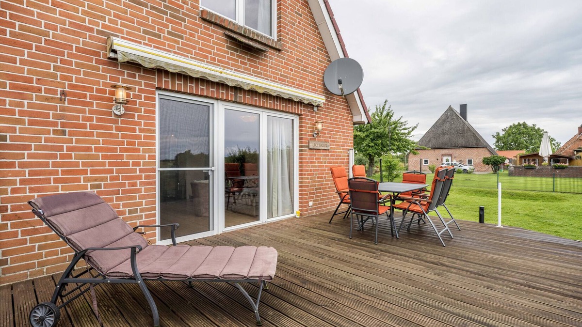 Brenkenhagen Apartment | Holiday Apartment "Lichtblick" with Private Terrace, Private Garden and Wi-Fi