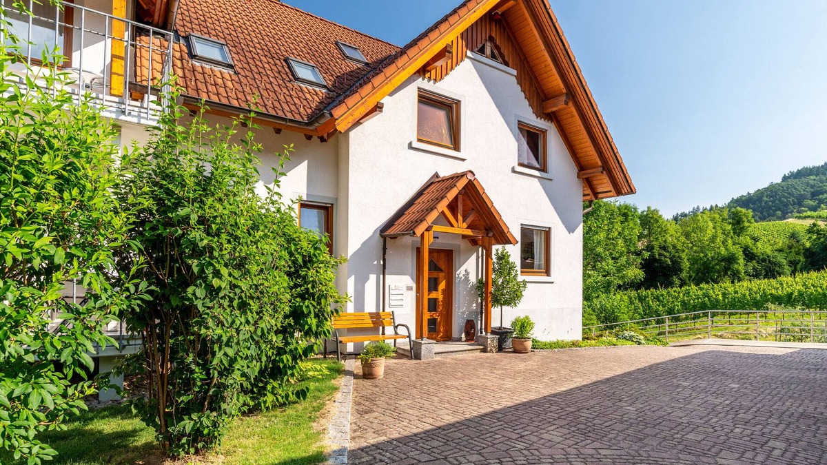 Buhl Apartment | Holiday Apartment "Liebich" with Balcony & Wi-Fi