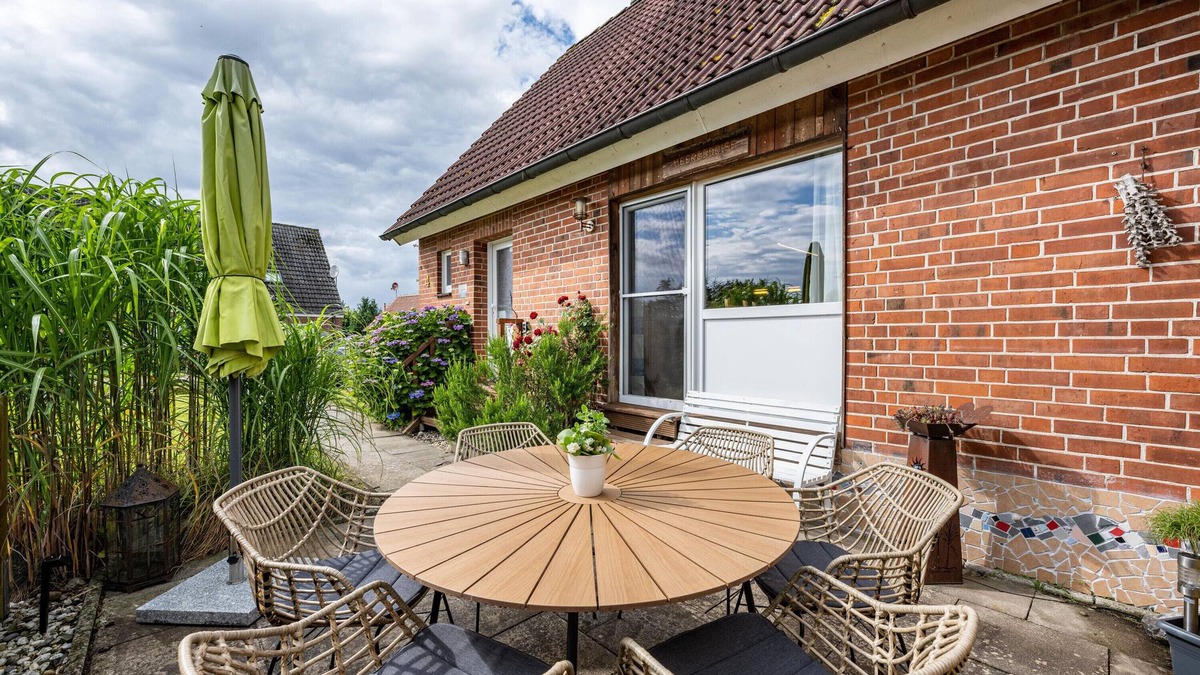 Brenkenhagen Apartment | Holiday Apartment "Meeresbrise" with Private Terrace, Private Garden and Wi-Fi