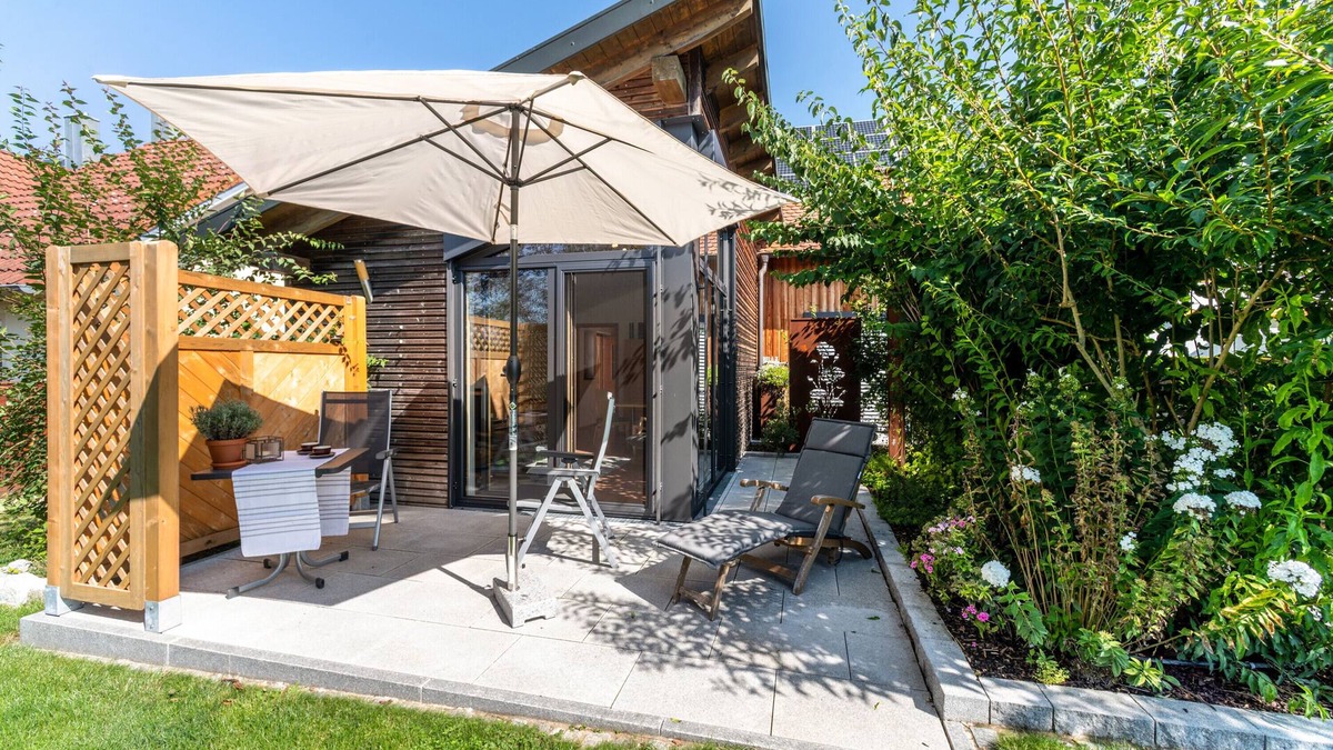 Deuerling Apartment | Holiday Apartment "Naturnahe" with Private Terrace, Shared Garden & Wi-Fi