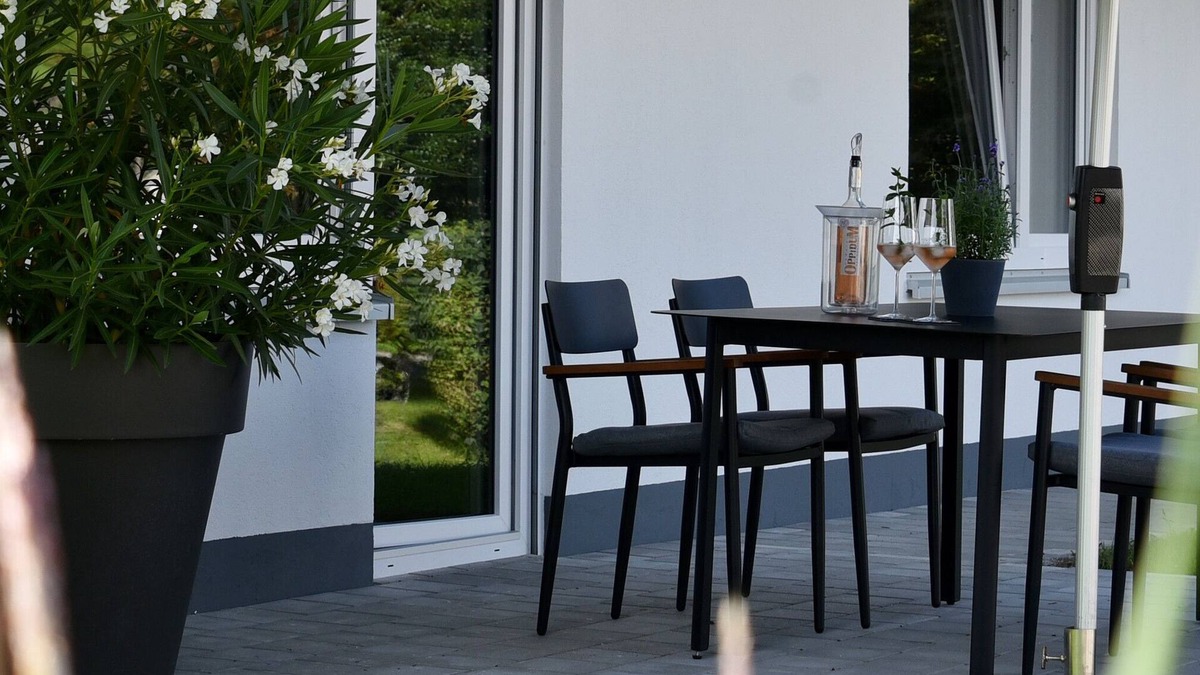 Weissensberg Apartment | Holiday Apartment 'Quartier Wellant' with Private Terrace, Private Garden and Wi-Fi