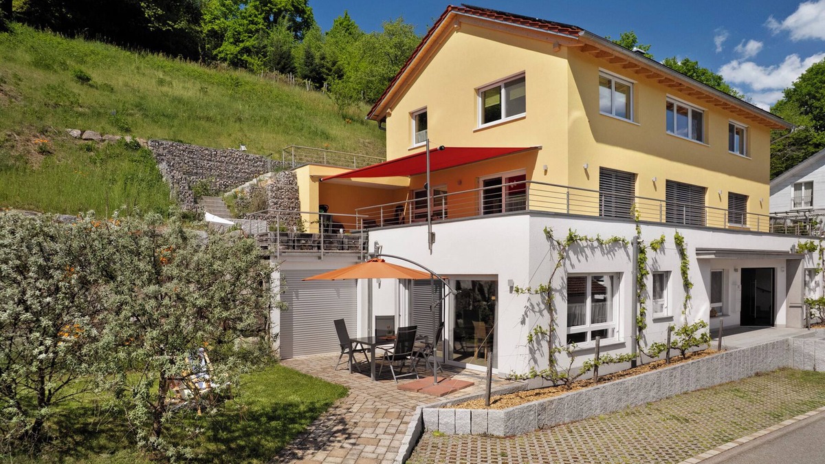 Steinach Apartment | Holiday Apartment "Rebenrain" with Private Terrace & Balcony