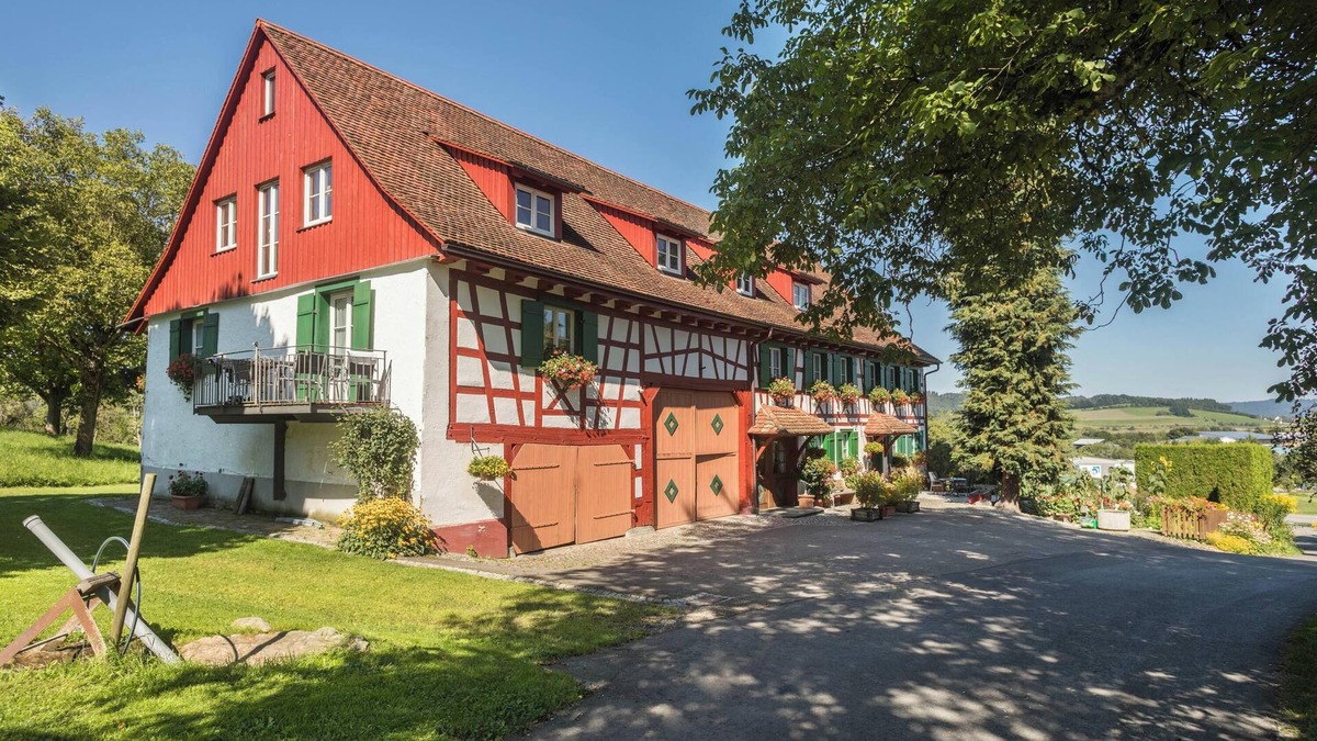 Owingen Apartment | Holiday Apartment "Risthof 1" with Wi-Fi, Shared Garden, Sauna & Playground